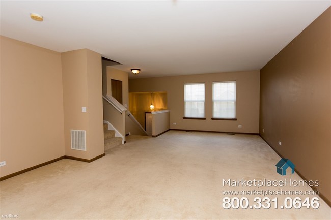 Building Photo - 383 Holiday Ln
