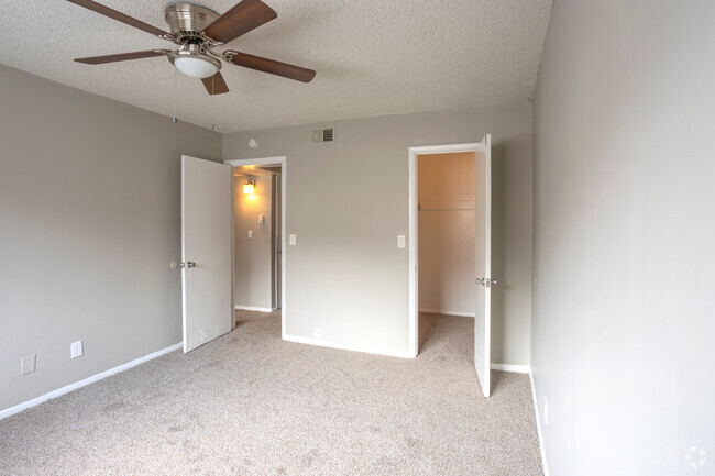 2BR, 1BA - 850-875SF - Creekside Apartments