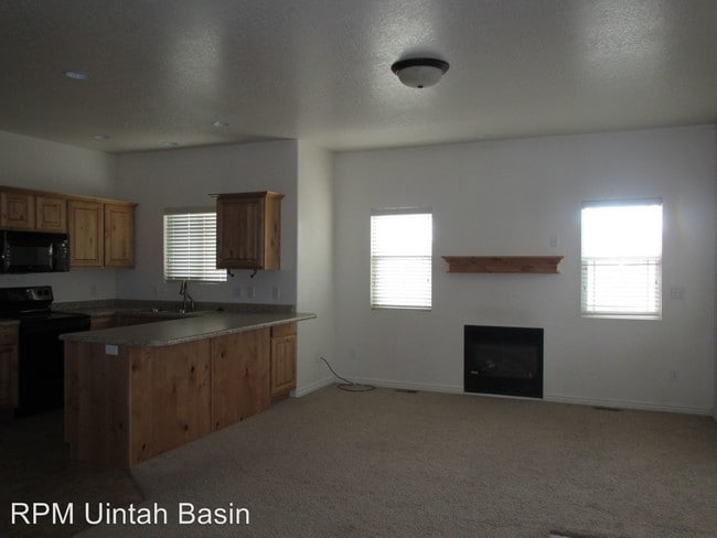 Building Photo - 385 E 700 S