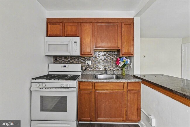 Foto del edificio - 1329 Taylor Ave