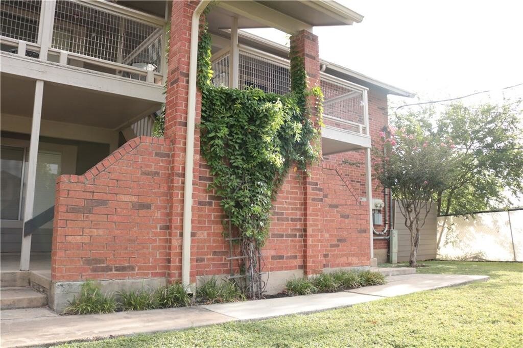 Foto principal - 1200 Sam Bass Cir