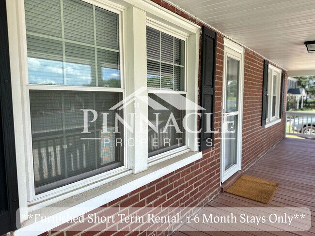 Foto del edificio - 594 Leesville Rd