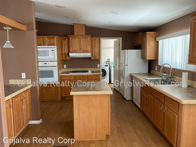 Foto del edificio - 3 br, 2 bath House - 2989 E Acacia Club Lane