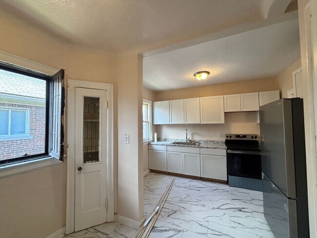 Foto del edificio - 17606 Roselawn St