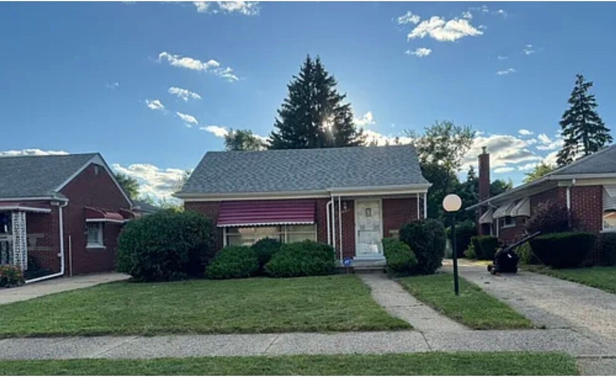 Foto principal - 3 bedroom brick ranch