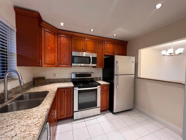 Building Photo - 21911 Lake Forest Cir