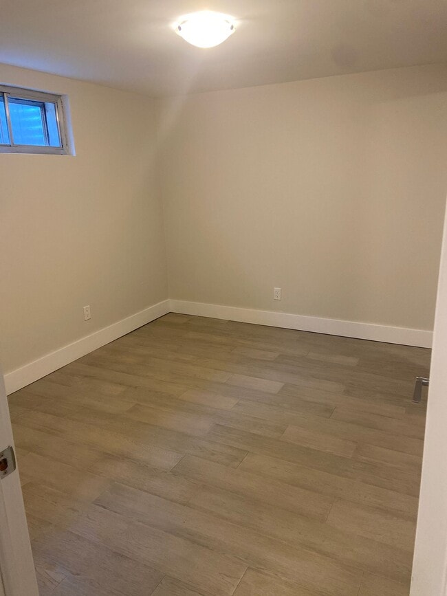 Building Photo - 3 Sandrift Square