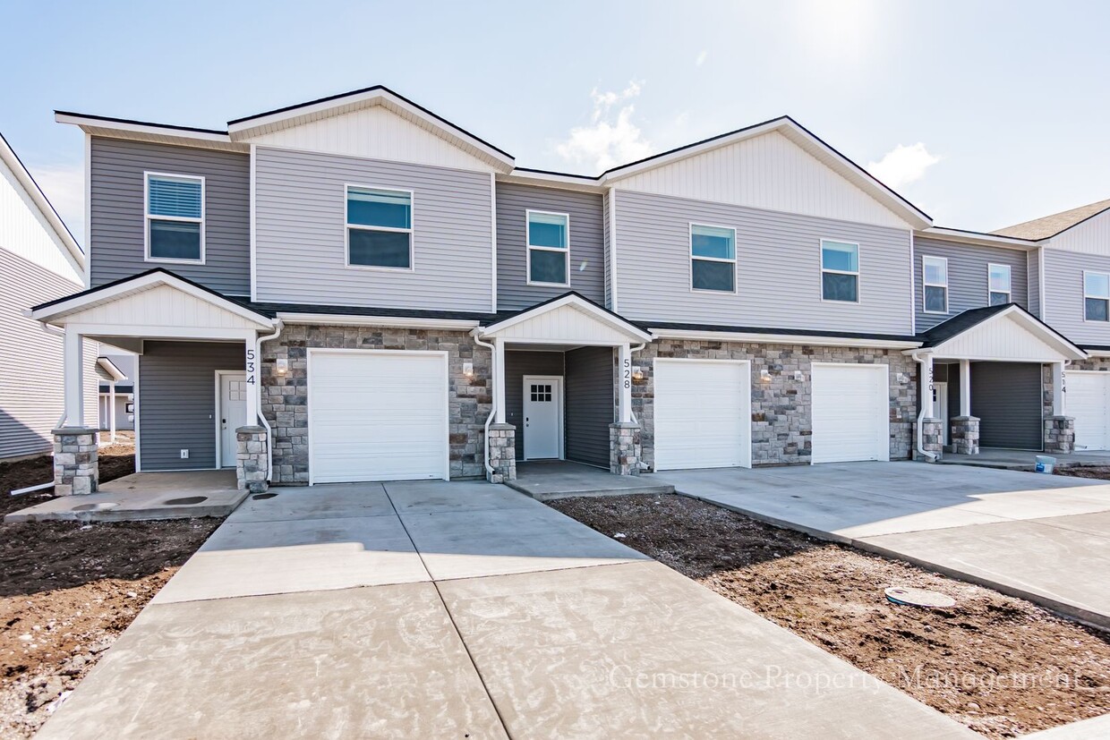 Primary Photo - Darling 3 Bed 2.5 Bath Townhome located in...