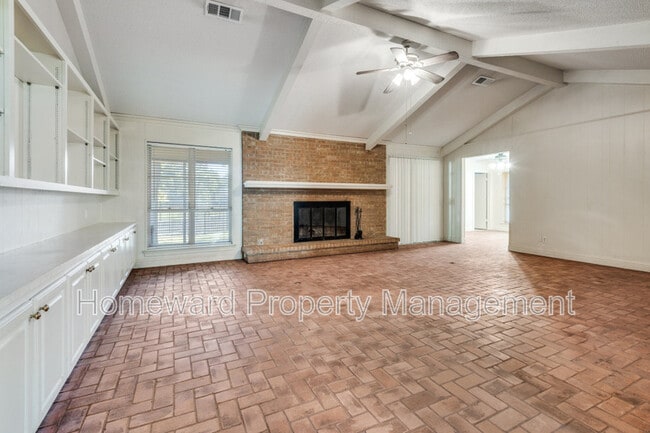 Foto del edificio - 1612 Canyon Oaks Dr
