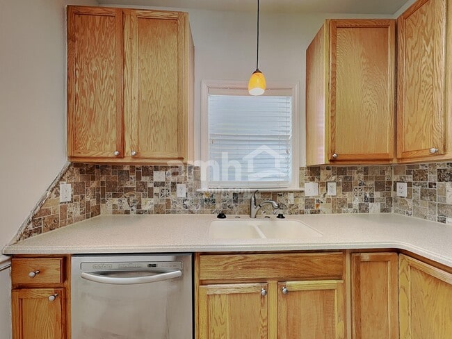 Building Photo - 2488 Somerset Place Dr