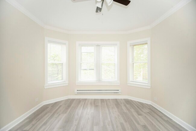 Foto del edificio - 648.5 W Roscoe St