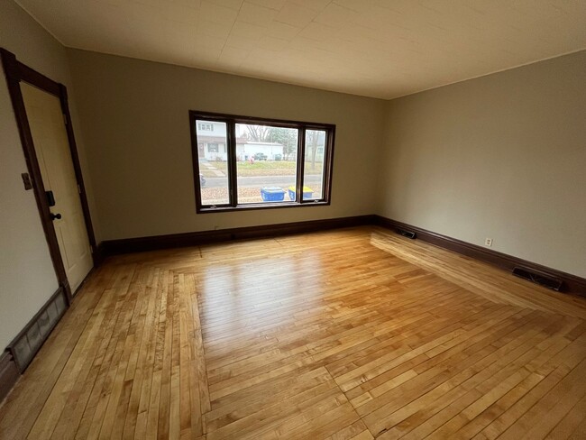 Foto del edificio - 605 N State St