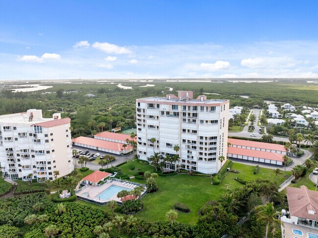 Building Photo - 3920 N Hwy A1A