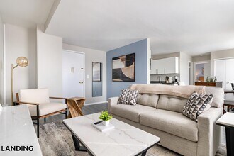 Building Photo - 265 College St