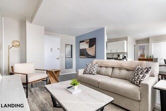 Building Photo - 265 College St