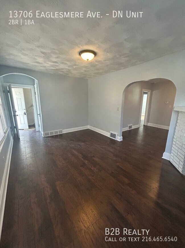 Building Photo - "Charming 2 Bed, 1 Bath Haven: Your Perfec...