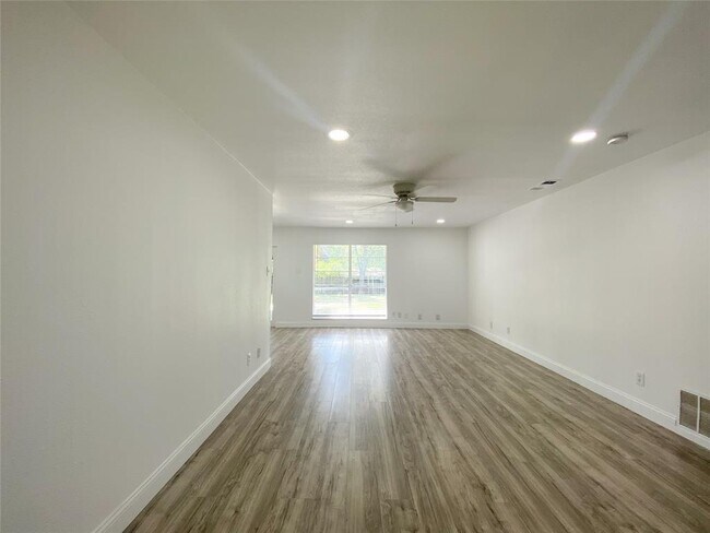 Building Photo - 1010 Whippoorwill Ct