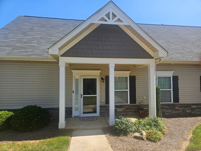 Photo - 216 Hawks Nest Cir House