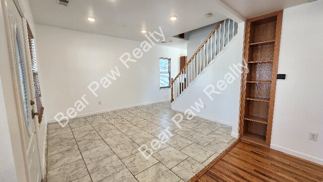 Foto del edificio - 1007 W 29th St