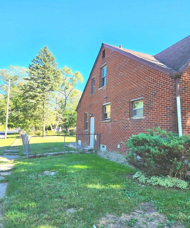 Building Photo - 18314 Fenton St