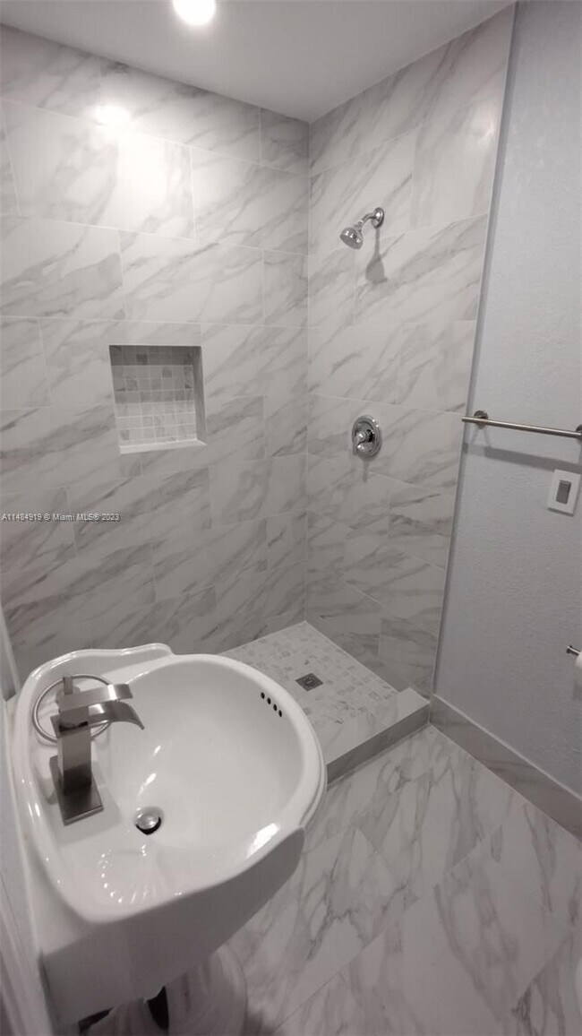 Foto del edificio - 849 W 2nd St