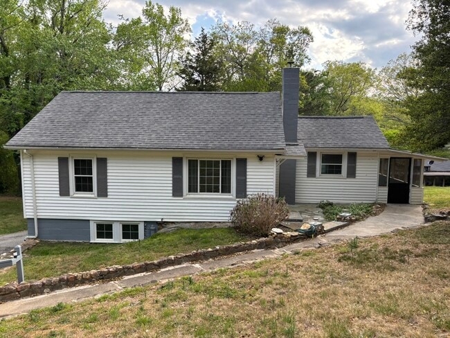 Building Photo - 16 Miracle Dr