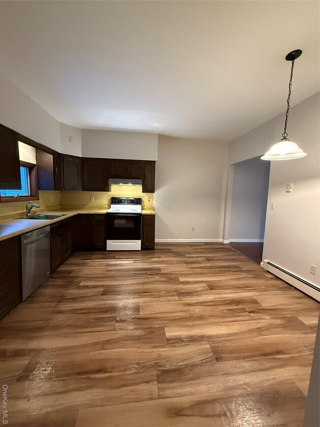 Building Photo - 90 W Main St