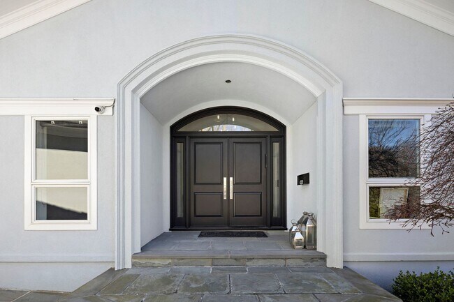 Foto del edificio - 425 Highview Rd