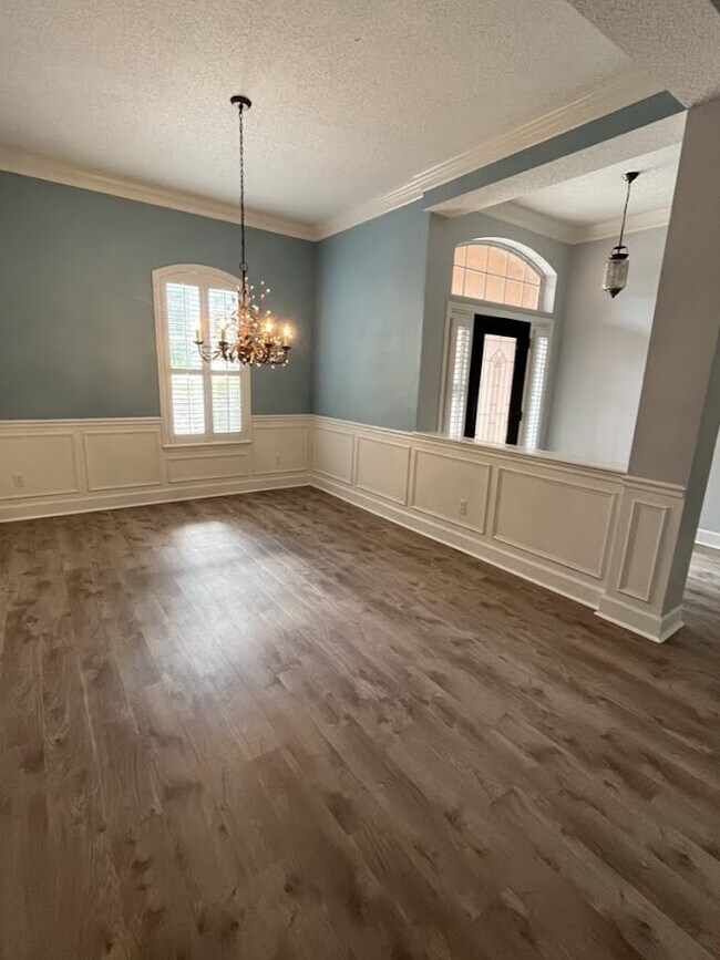 Spacious Dining Room - 216 S Mill Ridge Trl