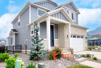 Building Photo - 5002 Evergreen Ln