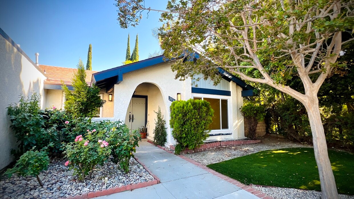 Foto principal - 20744 Bermuda St