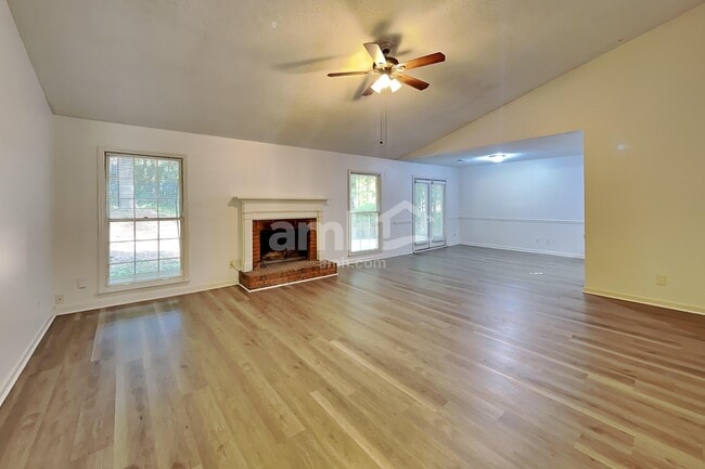 Building Photo - 2442 Country Lake Ln