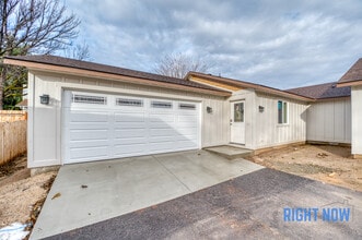 Building Photo - 702 Smith Ave