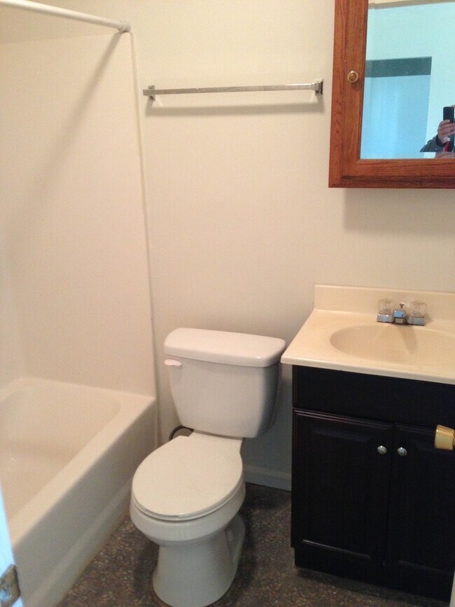 Building Photo - Three Bedroom Duplex in Country Setting
