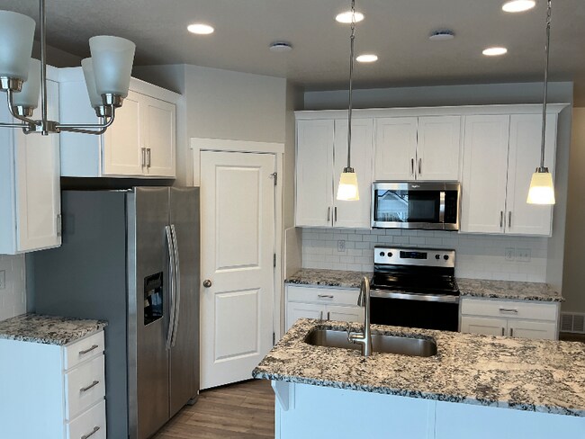 Foto del edificio - 816 N Hilltop Dr