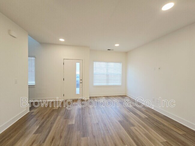 Foto del edificio - 700 N Dupont Ave