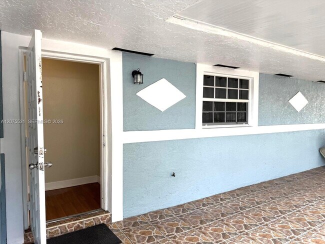 Building Photo - 6034 SW 35th St