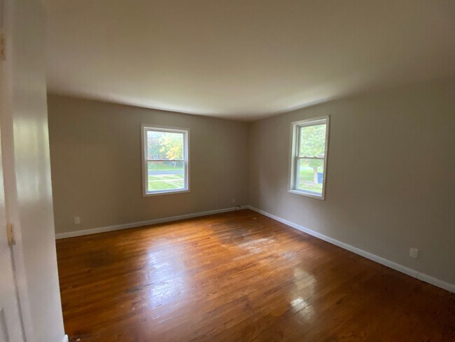 Building Photo - 1316-1318 Baker - Duplex located in the Ea...