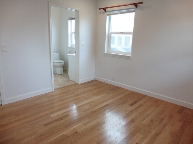 Building Photo - 320 N 18th St