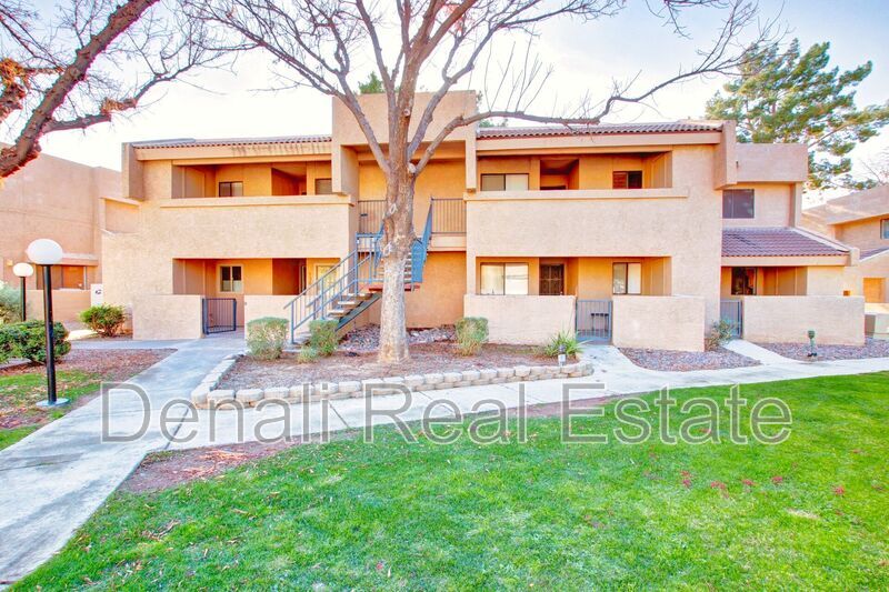 Primary Photo - 10828 N Biltmore Dr