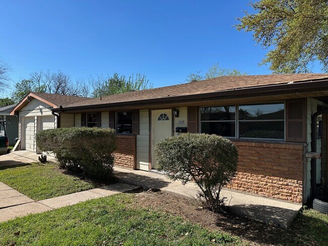 Foto del edificio - 3517 Tanglebriar Dr