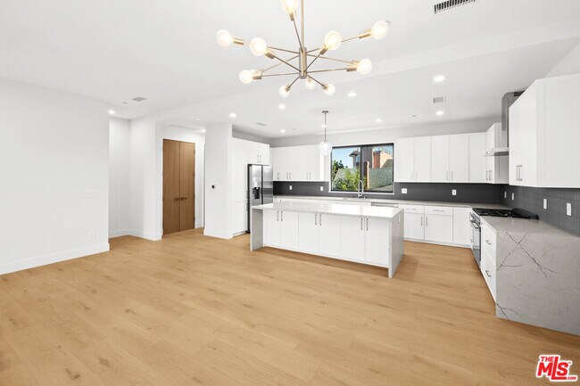 Foto del edificio - 8902 Sawyer St