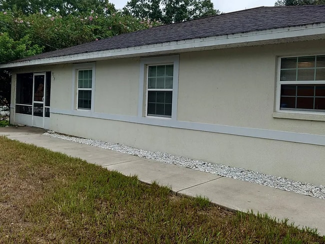 Building Photo - 917 Jensen Ave