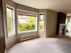 Building Photo - 971 McKenzie Ave