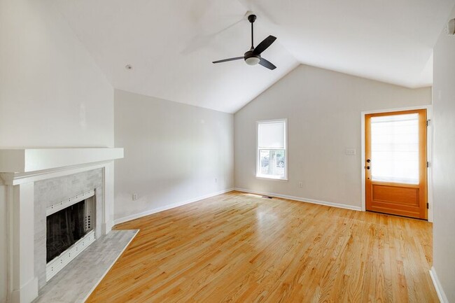 Building Photo - 1011 Jeremy Dr