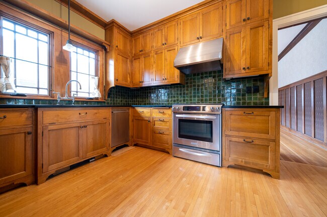 Building Photo - 4141 Colfax Ave S