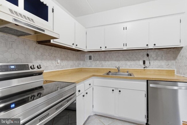 Building Photo - 2614 Fort Farnsworth Rd