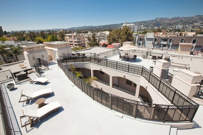 Rooftop deck with sweeping views of the city! - 108 S Clark Dr