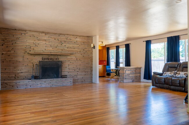 Foto del edificio - 1107 W Cameron St