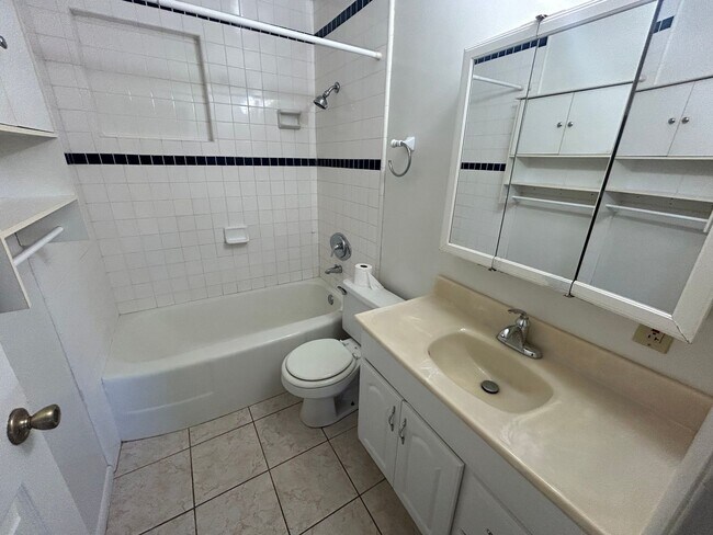 Building Photo - 3 Bed 2 Bath Home
